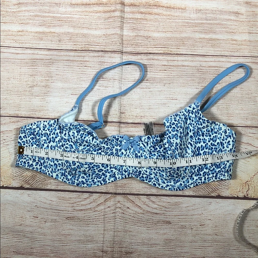 NWT Frankie's Bikinis x PINK Light Blue Leopard Print Underwire Bikini Top